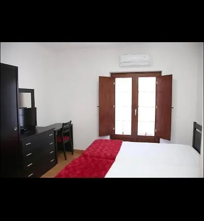 Casa Do Ti Latoeiro Quartos Bed and breakfast